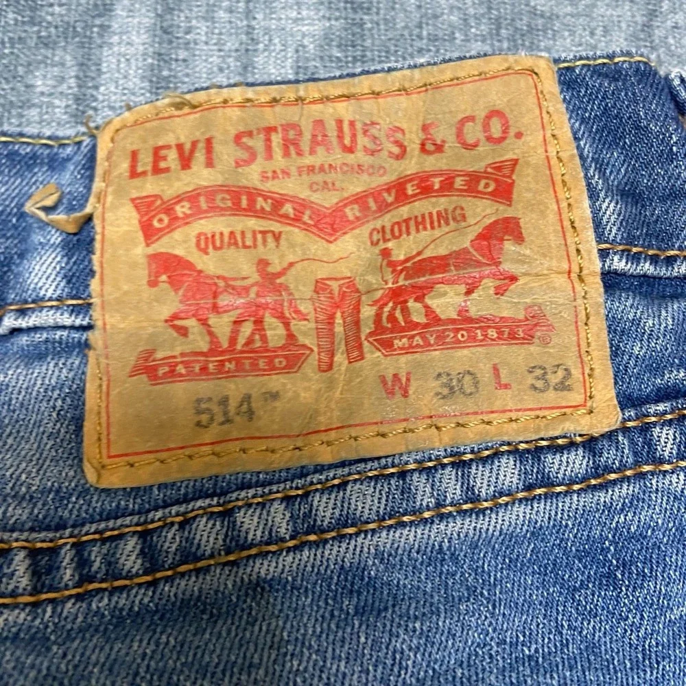 Levi's 514 Jeans Men 30x32 Blue Denim Light Wash Everyday Wear Straight Fit Cozy